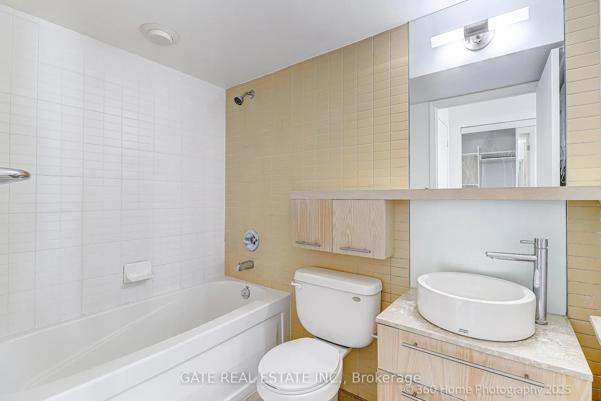Photo 9 of Unit 1705, 21 Carlton Street, Toronto, Church-Yonge Corridor — HOMEH