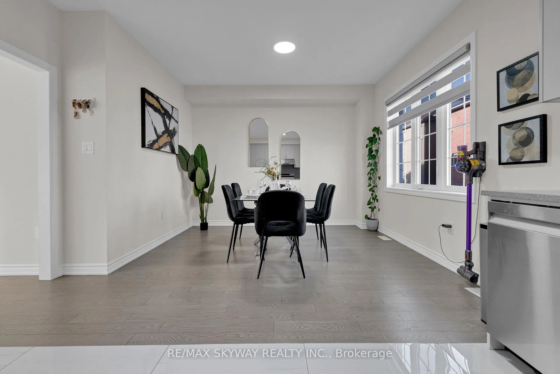 Photo 5 of 21 Allegro Drive, Brampton, Credit Valley — HOMEH