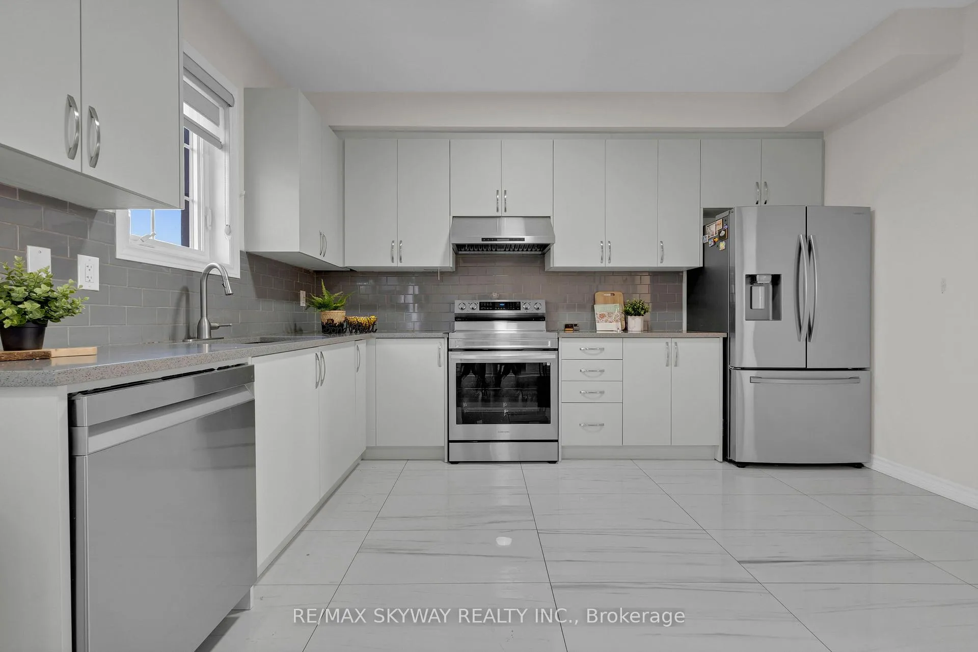 Photo 7 of 21 Allegro Drive, Brampton, Credit Valley — HOMEH