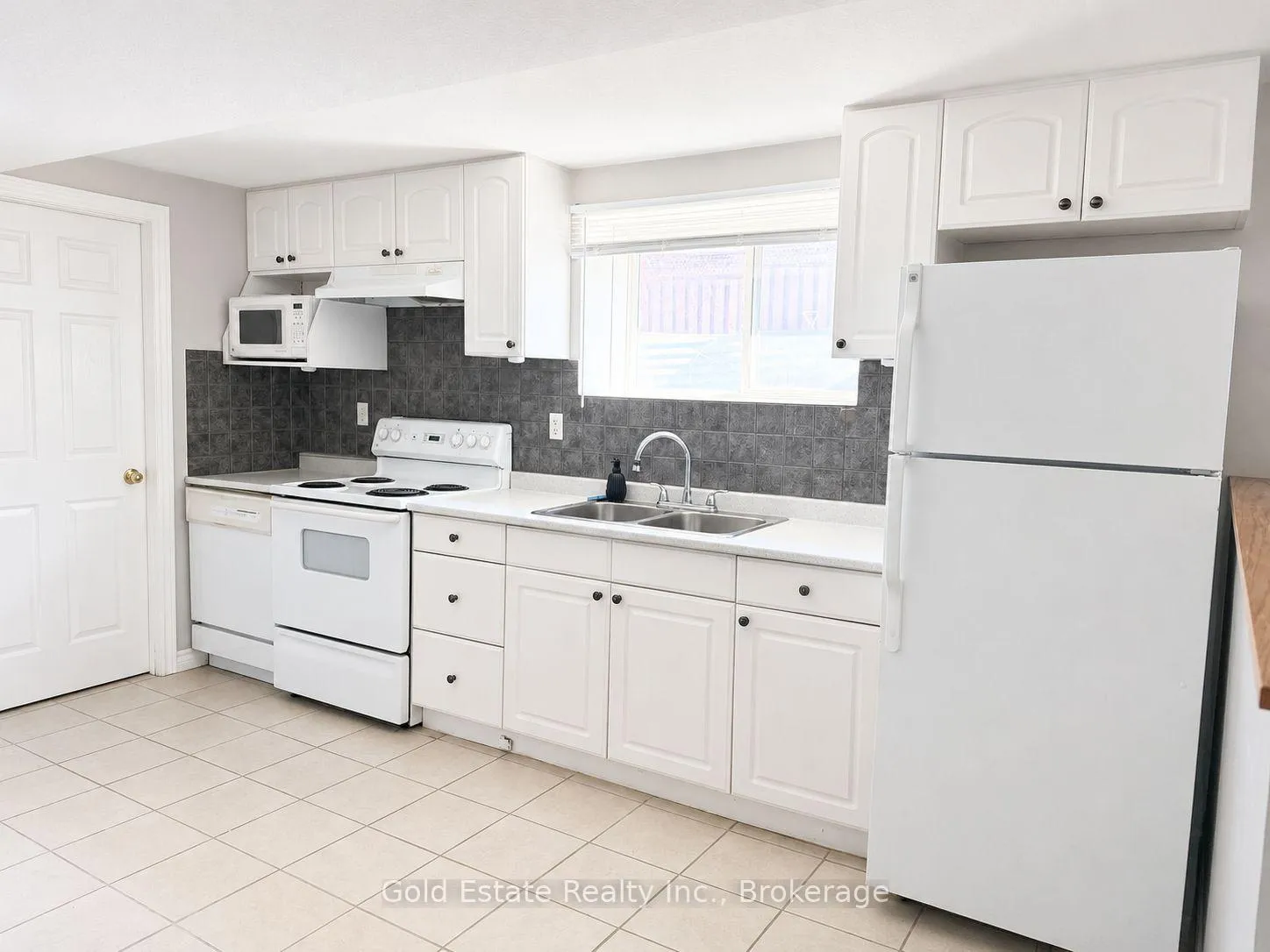 Photo 3 of Unit LOWER, 1387 Marshall Crescent, Milton, Beaty — HOMEH