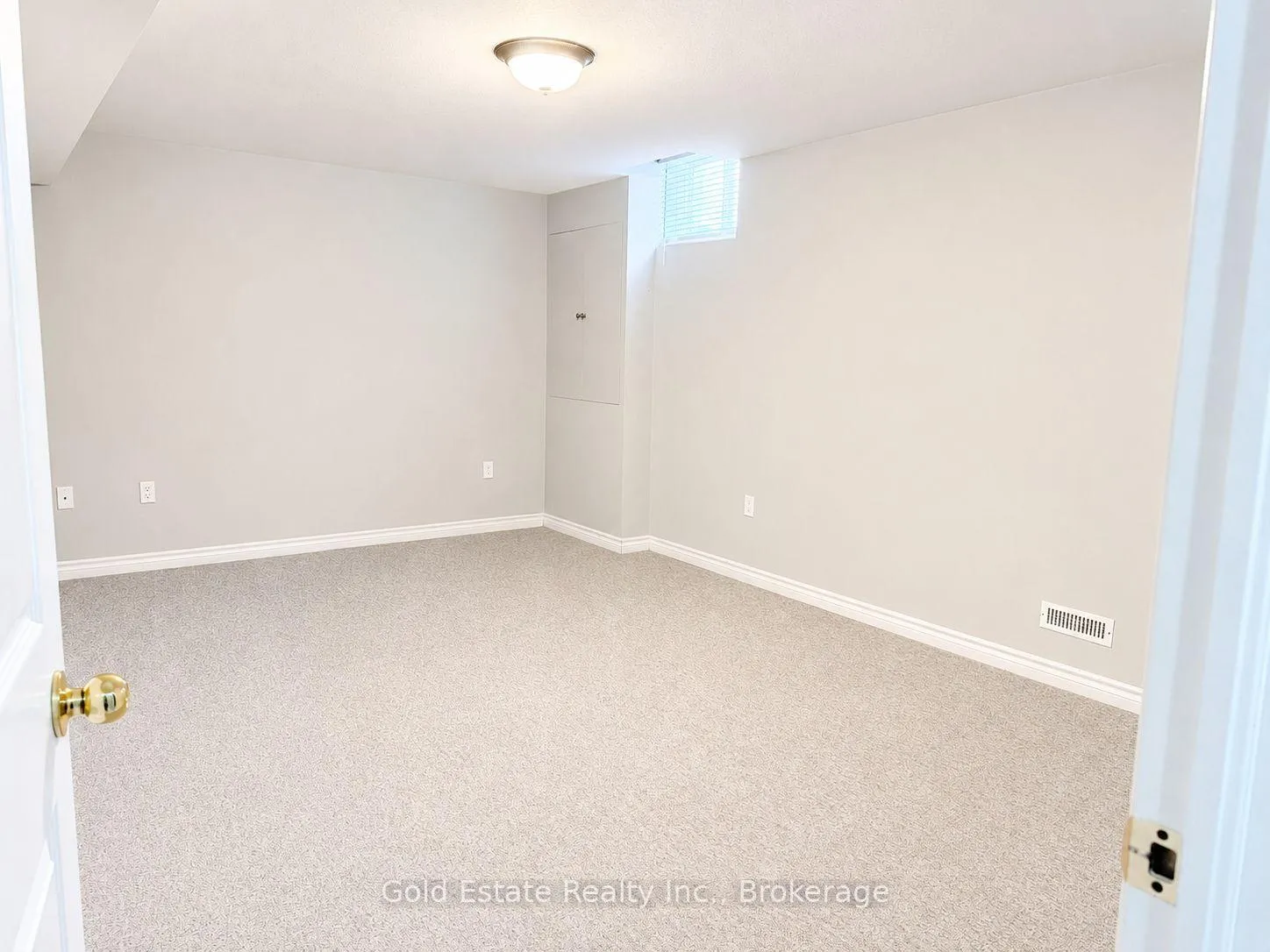 Photo 4 of Unit LOWER, 1387 Marshall Crescent, Milton, Beaty — HOMEH