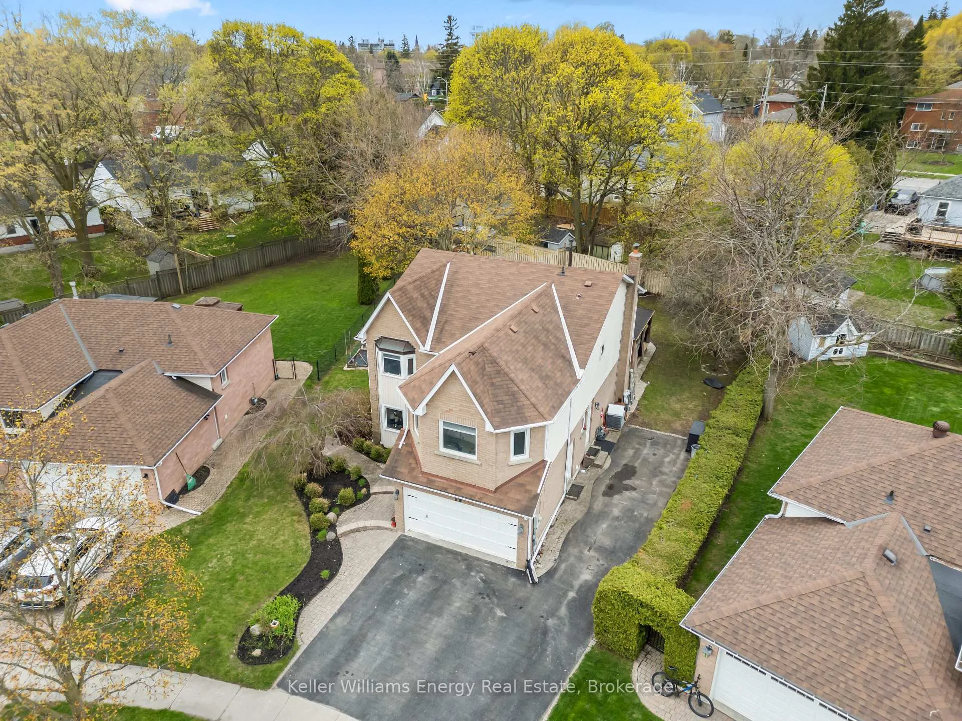 Photo 1 of 19 Farncomb Crescent, Clarington, Bowmanville — HOMEH