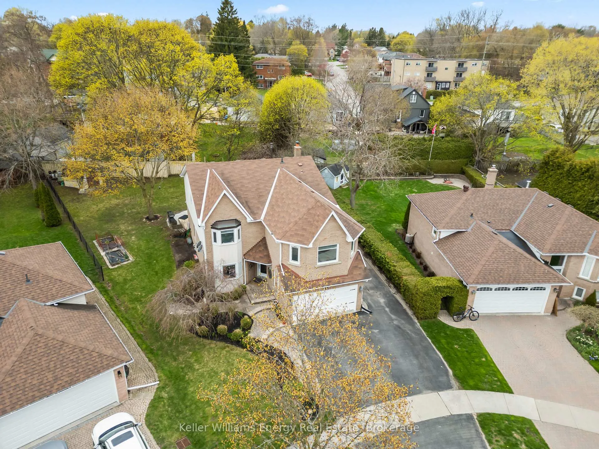 Photo 2 of 19 Farncomb Crescent, Clarington, Bowmanville — HOMEH