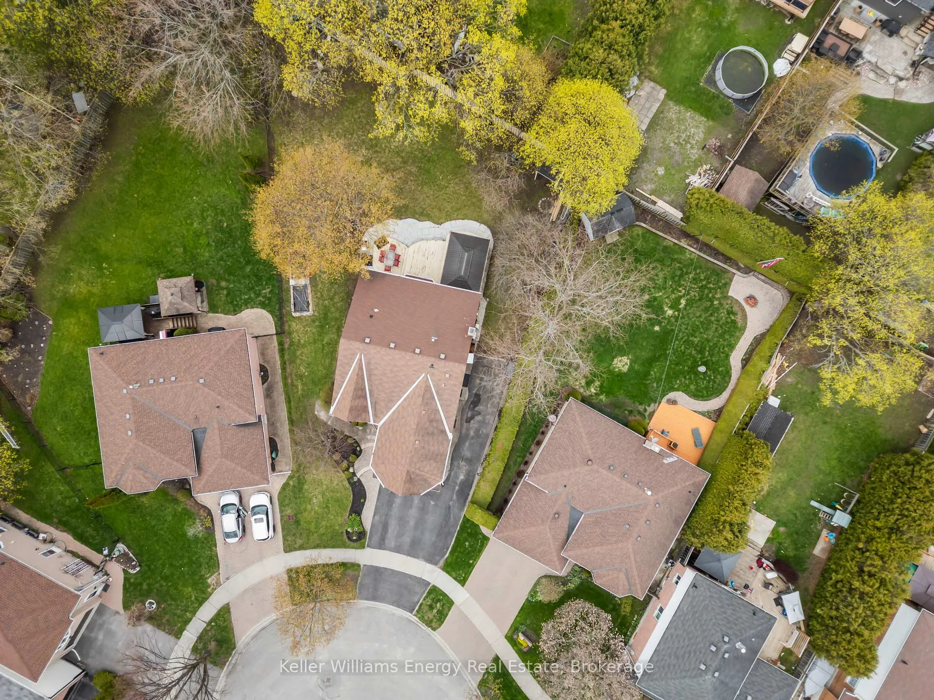 Photo 4 of 19 Farncomb Crescent, Clarington, Bowmanville — HOMEH