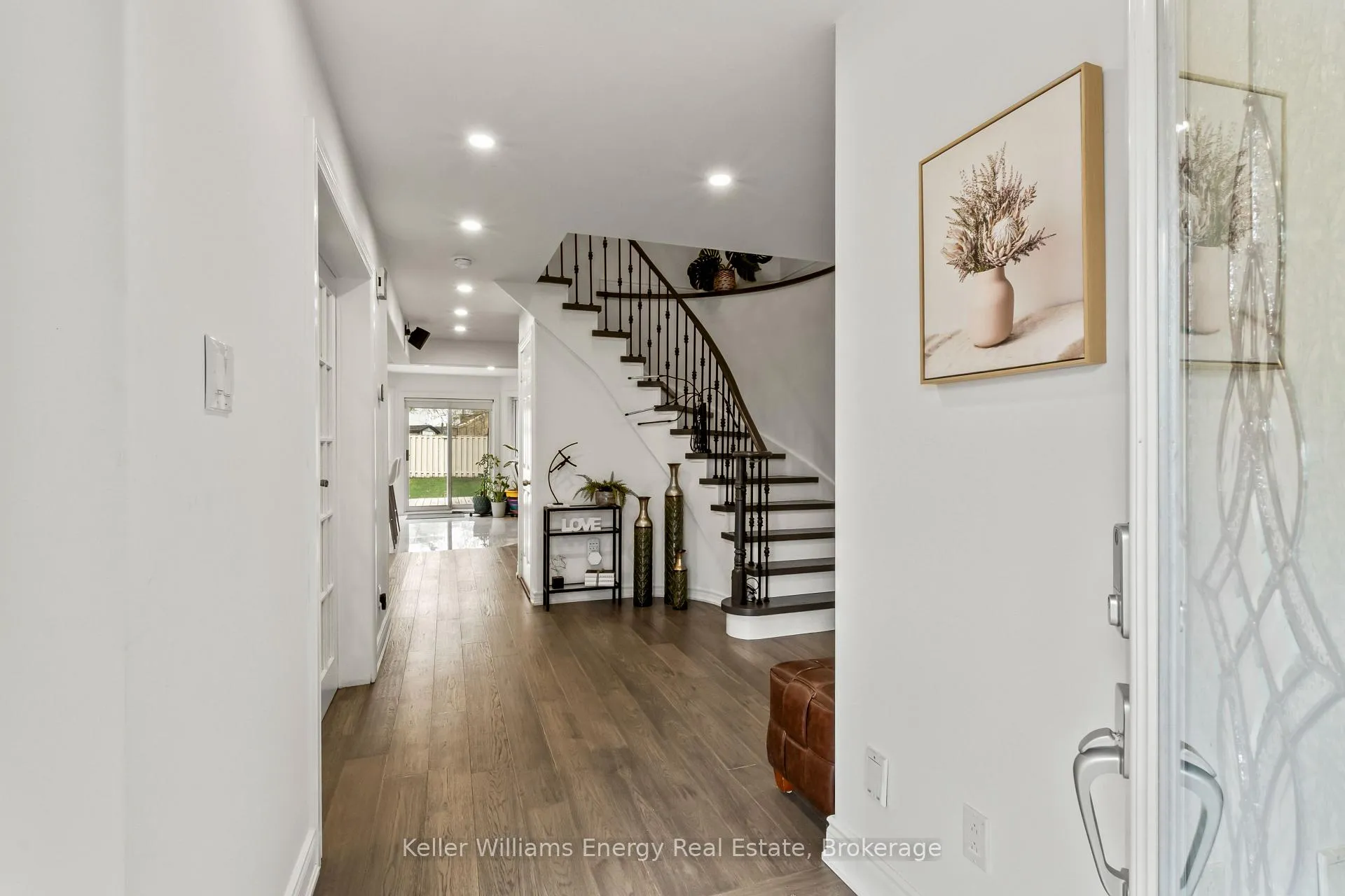 Photo 5 of 19 Farncomb Crescent, Clarington, Bowmanville — HOMEH