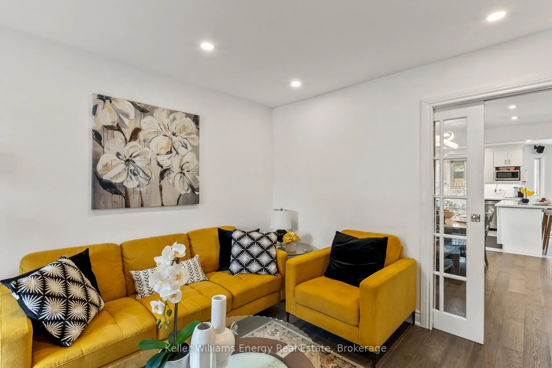 Photo 8 of 19 Farncomb Crescent, Clarington, Bowmanville — HOMEH