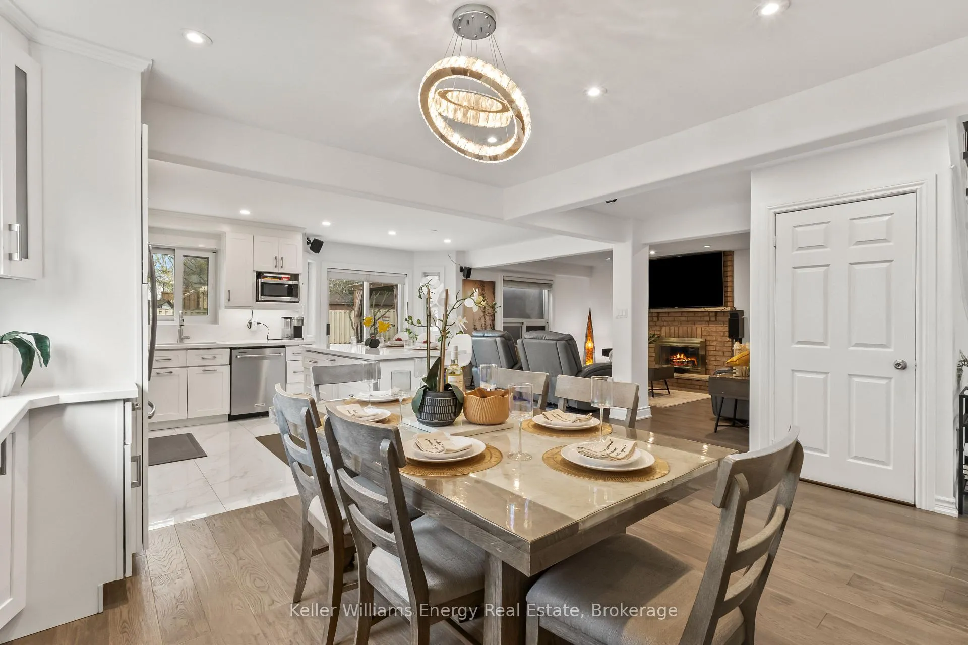 Photo 11 of 19 Farncomb Crescent, Clarington, Bowmanville — HOMEH