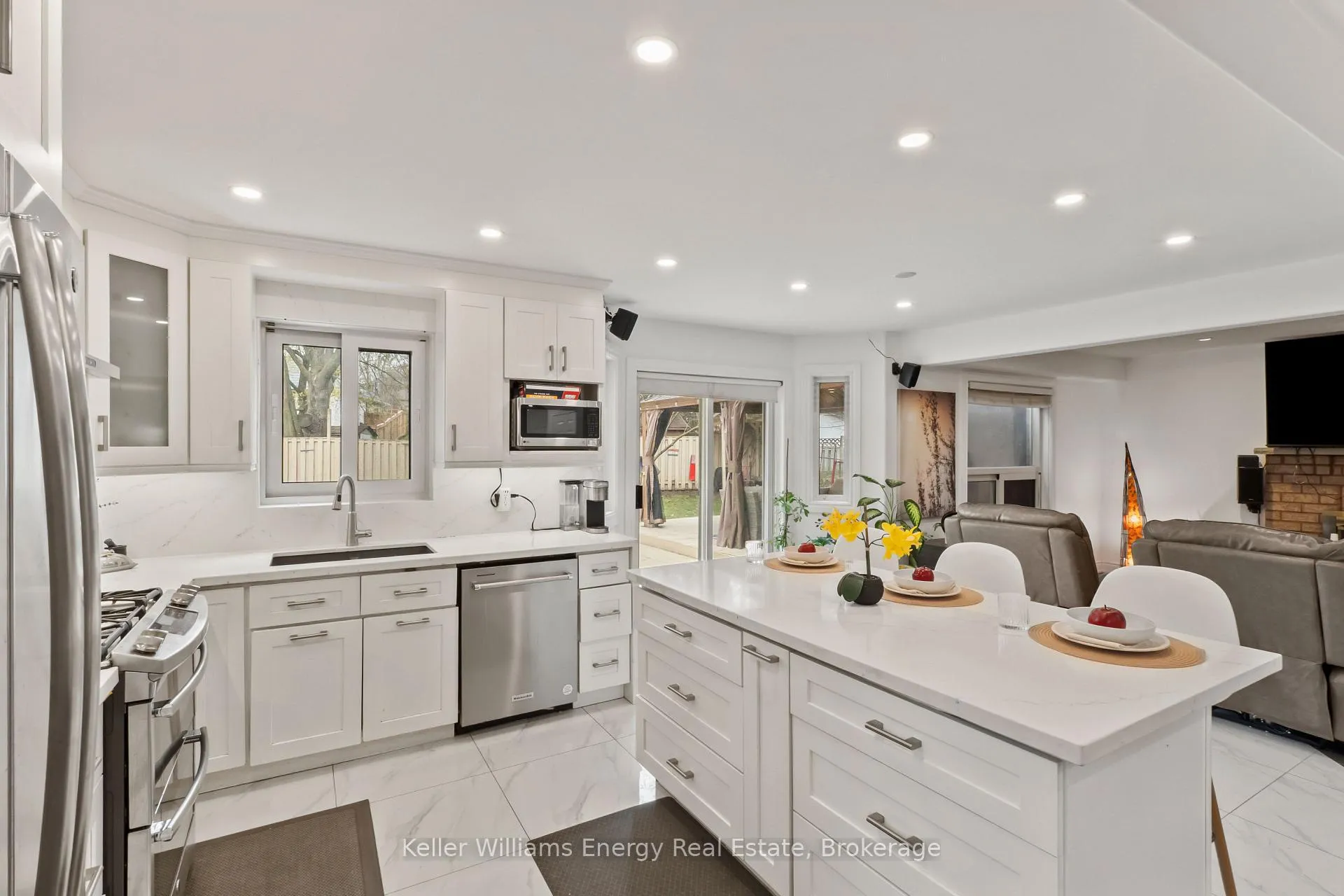Photo 13 of 19 Farncomb Crescent, Clarington, Bowmanville — HOMEH