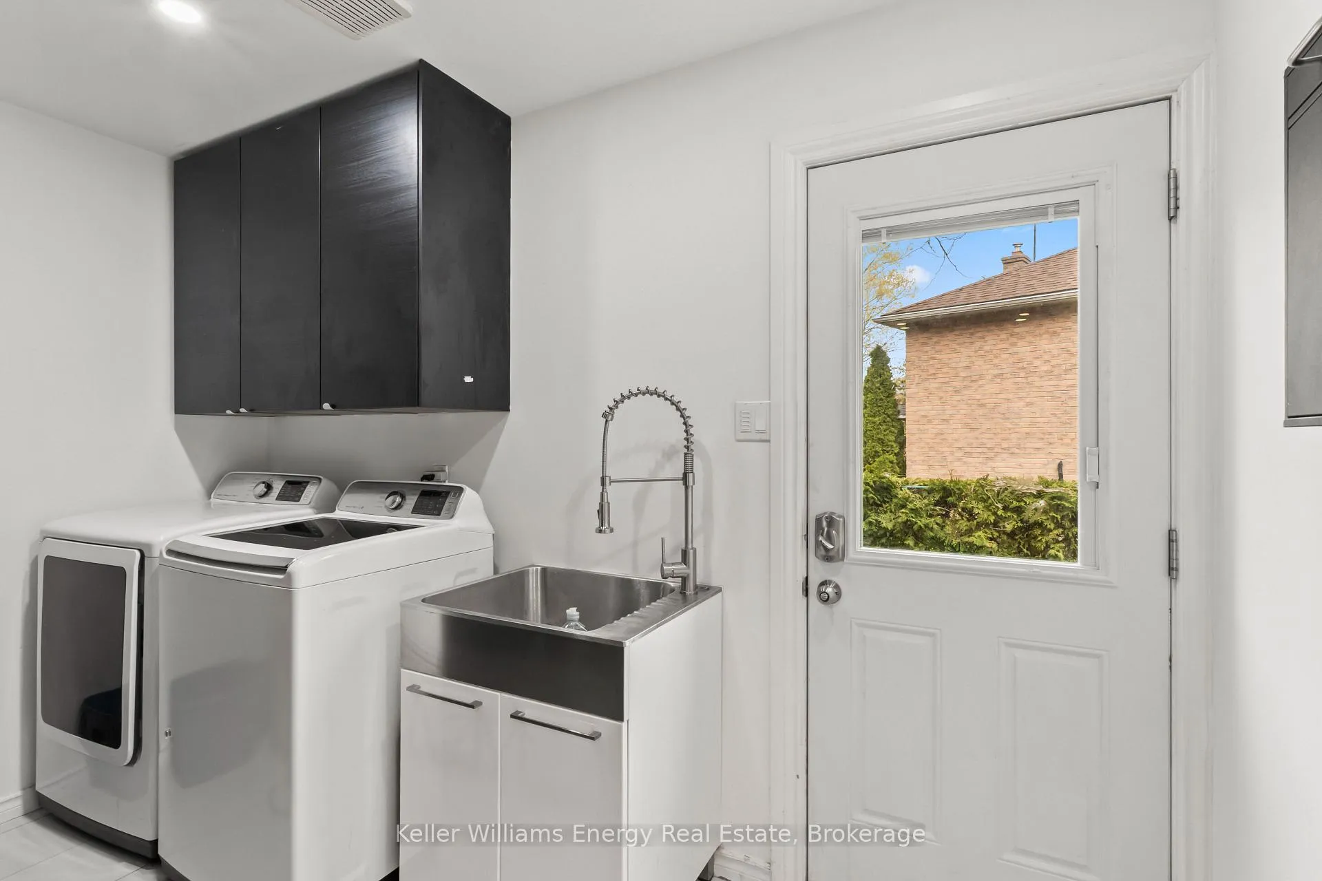 Photo 20 of 19 Farncomb Crescent, Clarington, Bowmanville — HOMEH