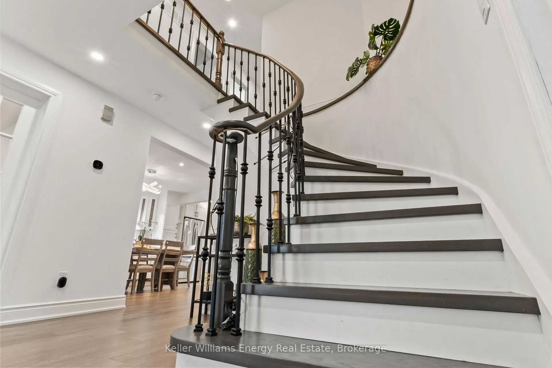 Photo 21 of 19 Farncomb Crescent, Clarington, Bowmanville — HOMEH