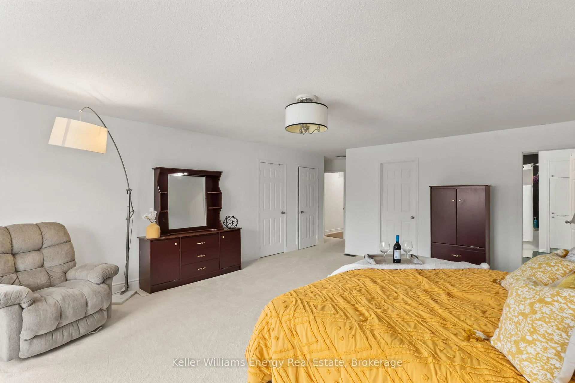 Photo 23 of 19 Farncomb Crescent, Clarington, Bowmanville — HOMEH