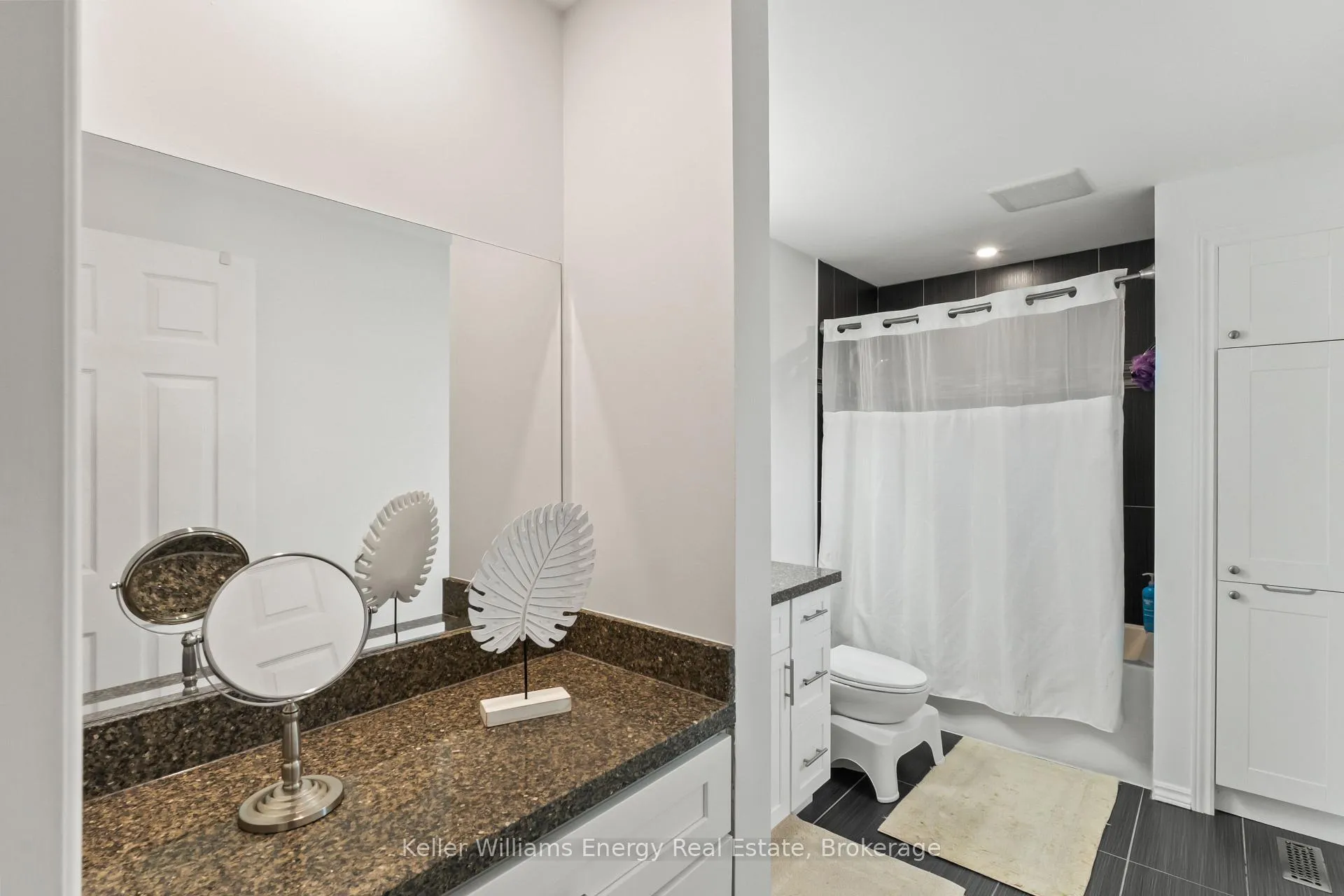 Photo 24 of 19 Farncomb Crescent, Clarington, Bowmanville — HOMEH