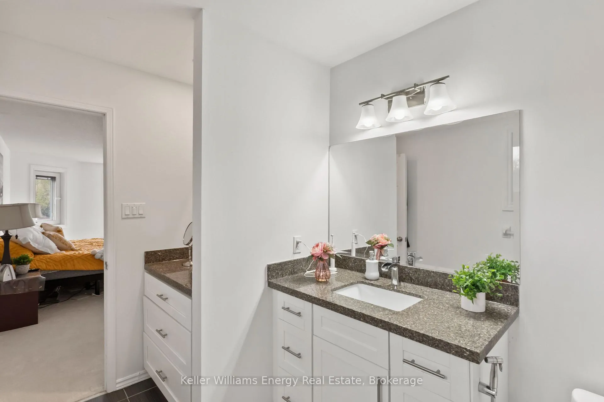 Photo 25 of 19 Farncomb Crescent, Clarington, Bowmanville — HOMEH