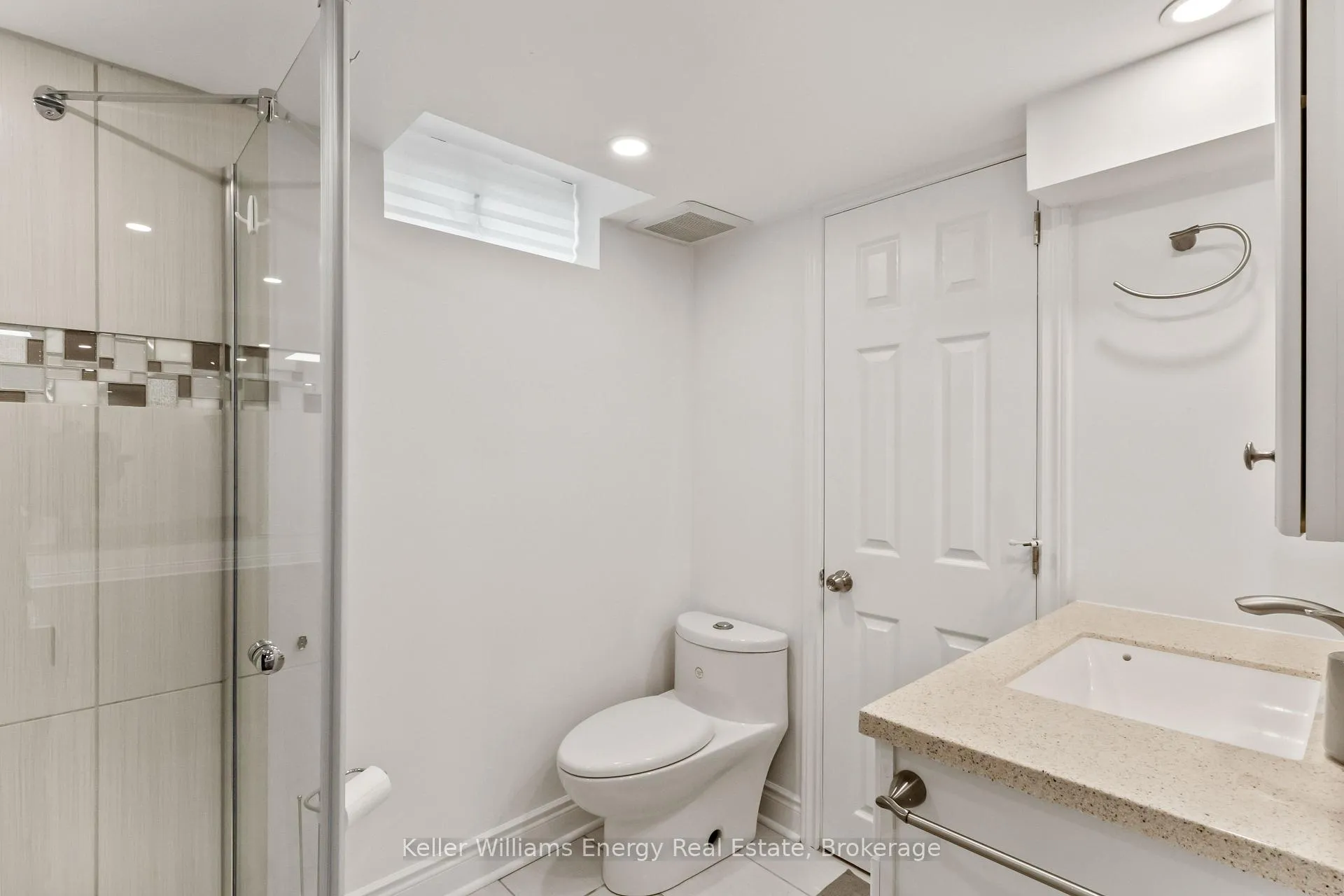 Photo 35 of 19 Farncomb Crescent, Clarington, Bowmanville — HOMEH