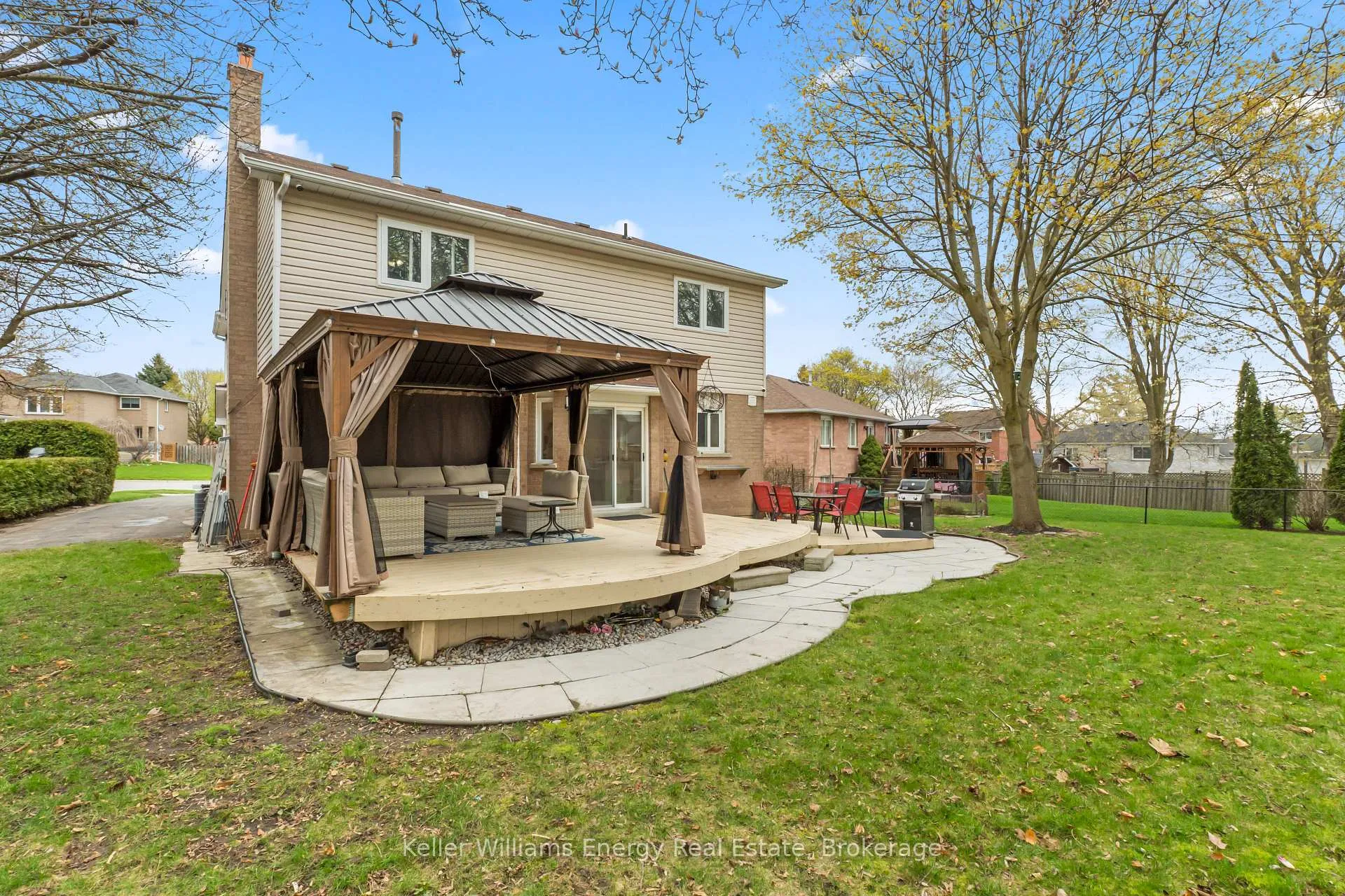 Photo 42 of 19 Farncomb Crescent, Clarington, Bowmanville — HOMEH