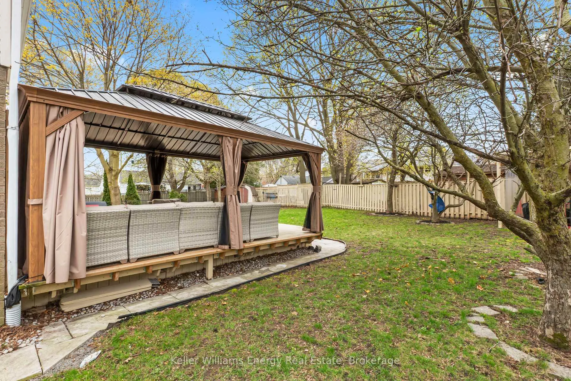 Photo 44 of 19 Farncomb Crescent, Clarington, Bowmanville — HOMEH