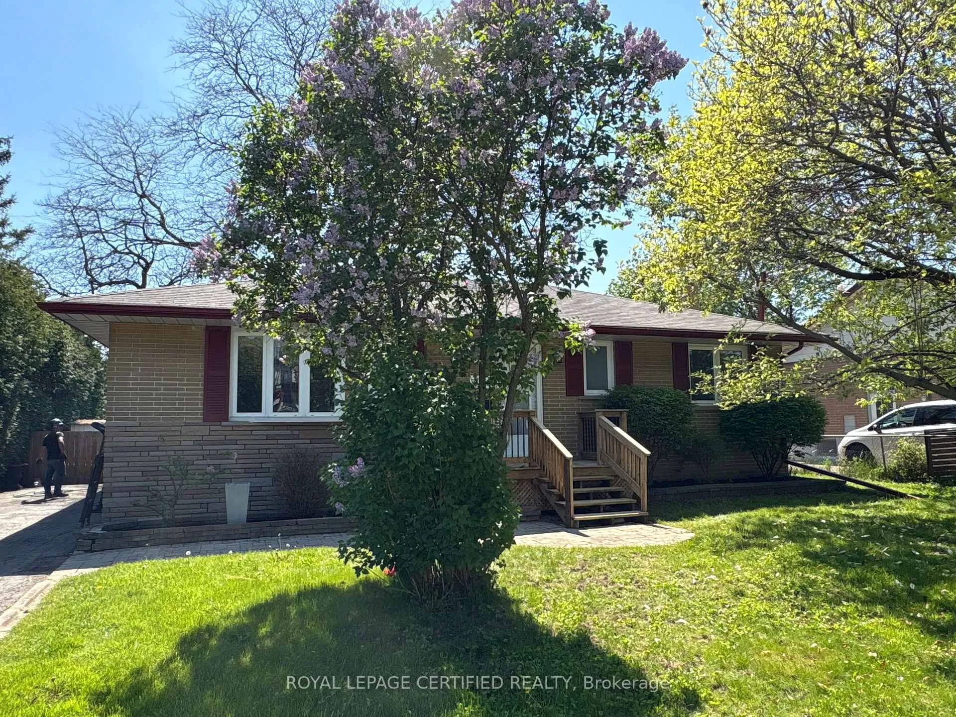 Photo 2 of 414 Third Line, Oakville, West — HOMEH