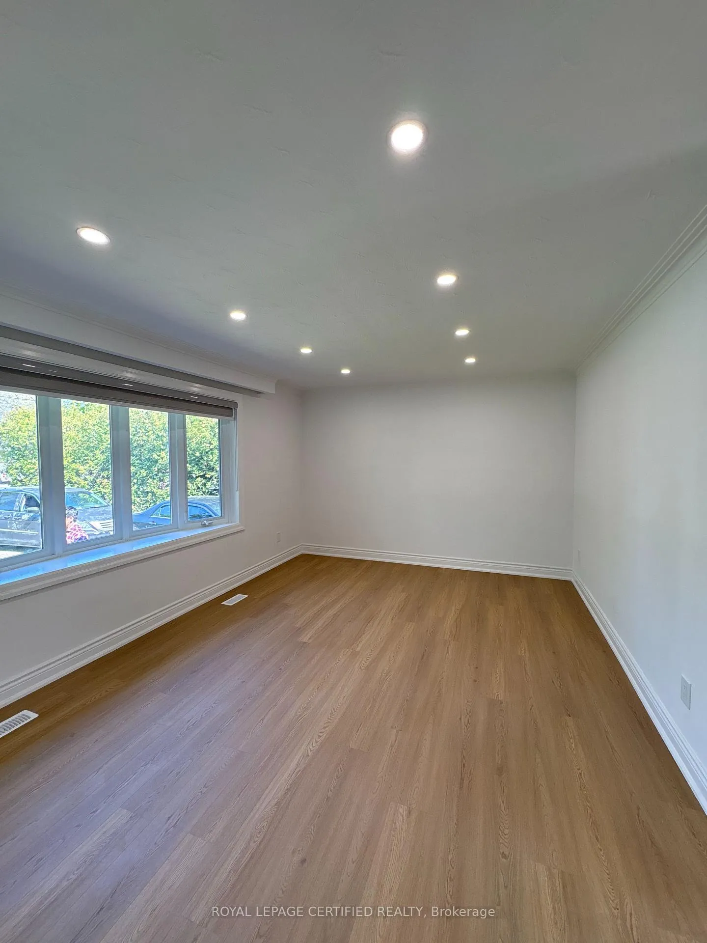 Photo 3 of 414 Third Line, Oakville, West — HOMEH