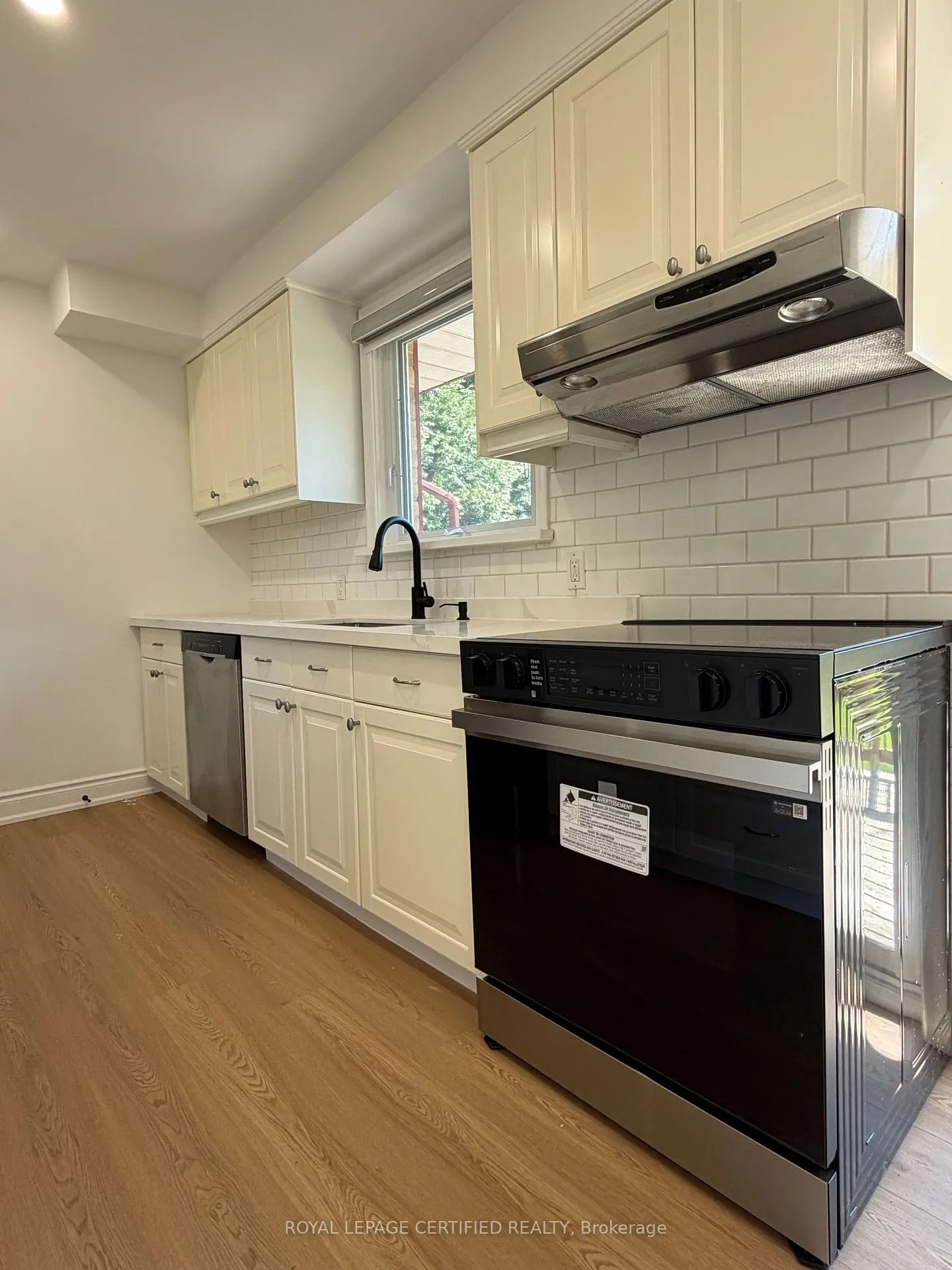 Photo 7 of 414 Third Line, Oakville, West — HOMEH