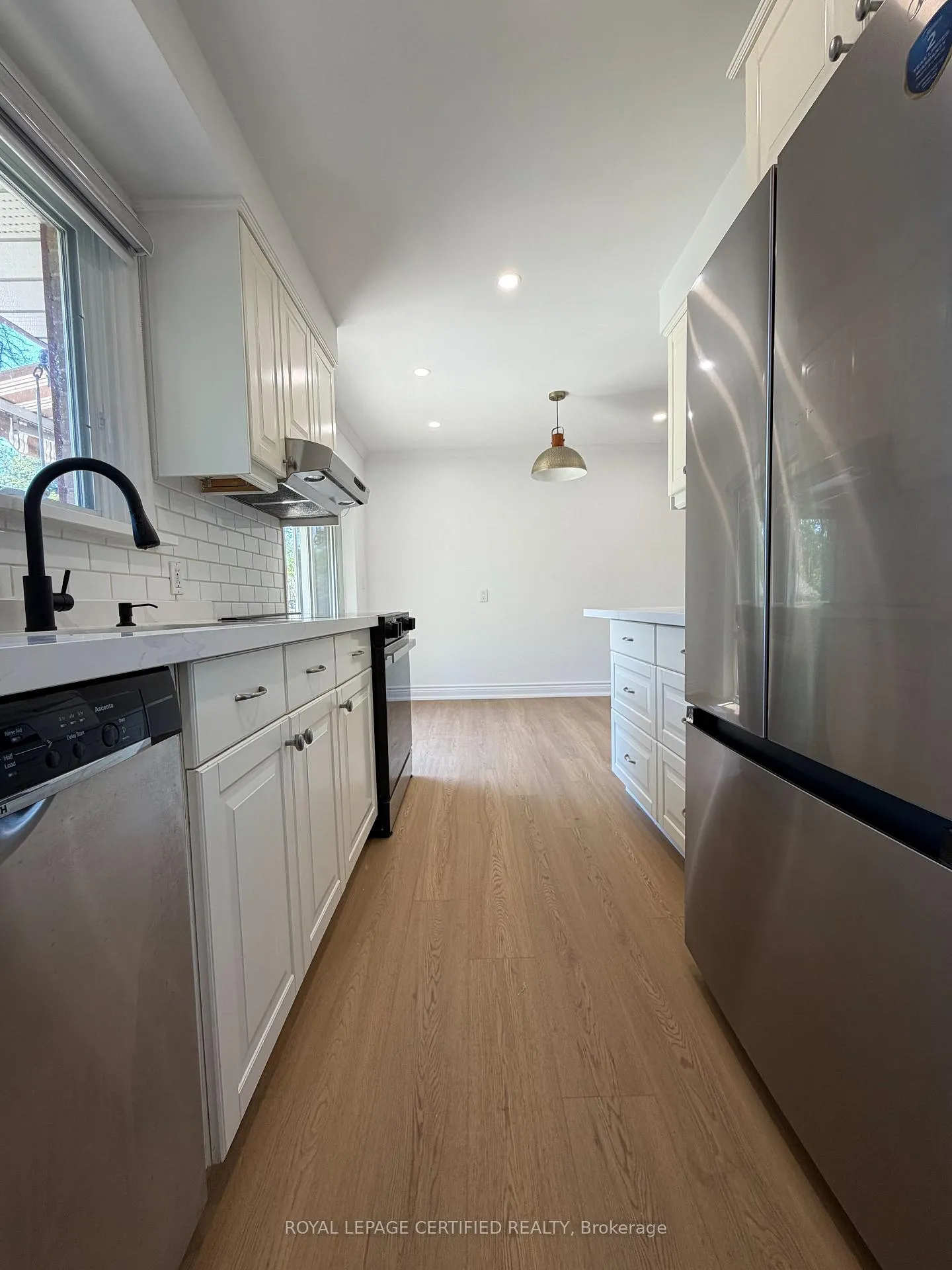 Photo 10 of 414 Third Line, Oakville, West — HOMEH