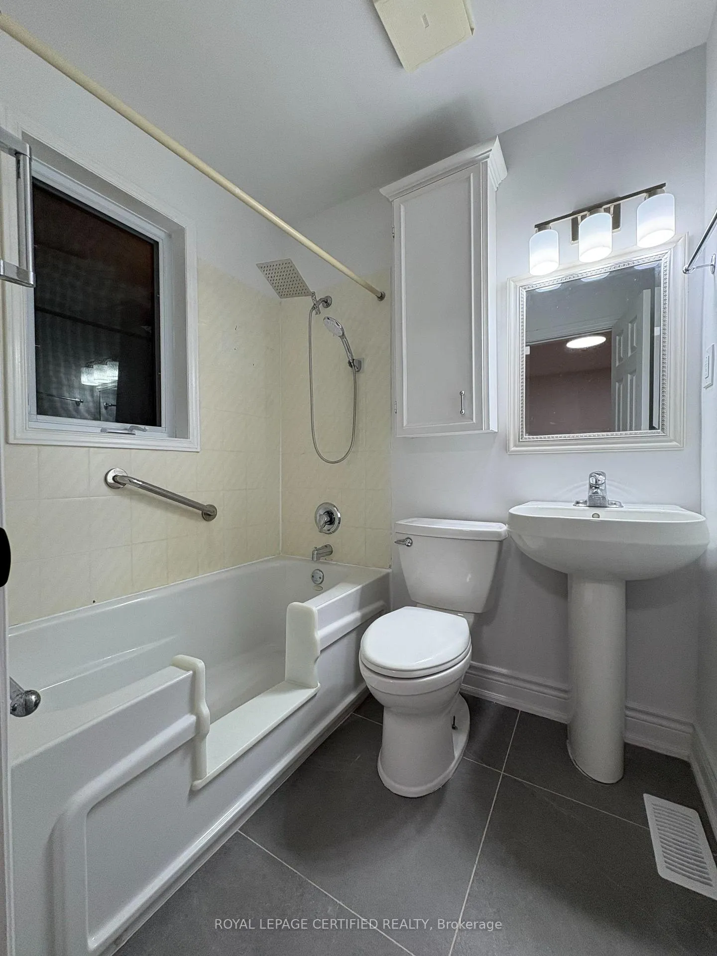 Photo 14 of 414 Third Line, Oakville, West — HOMEH