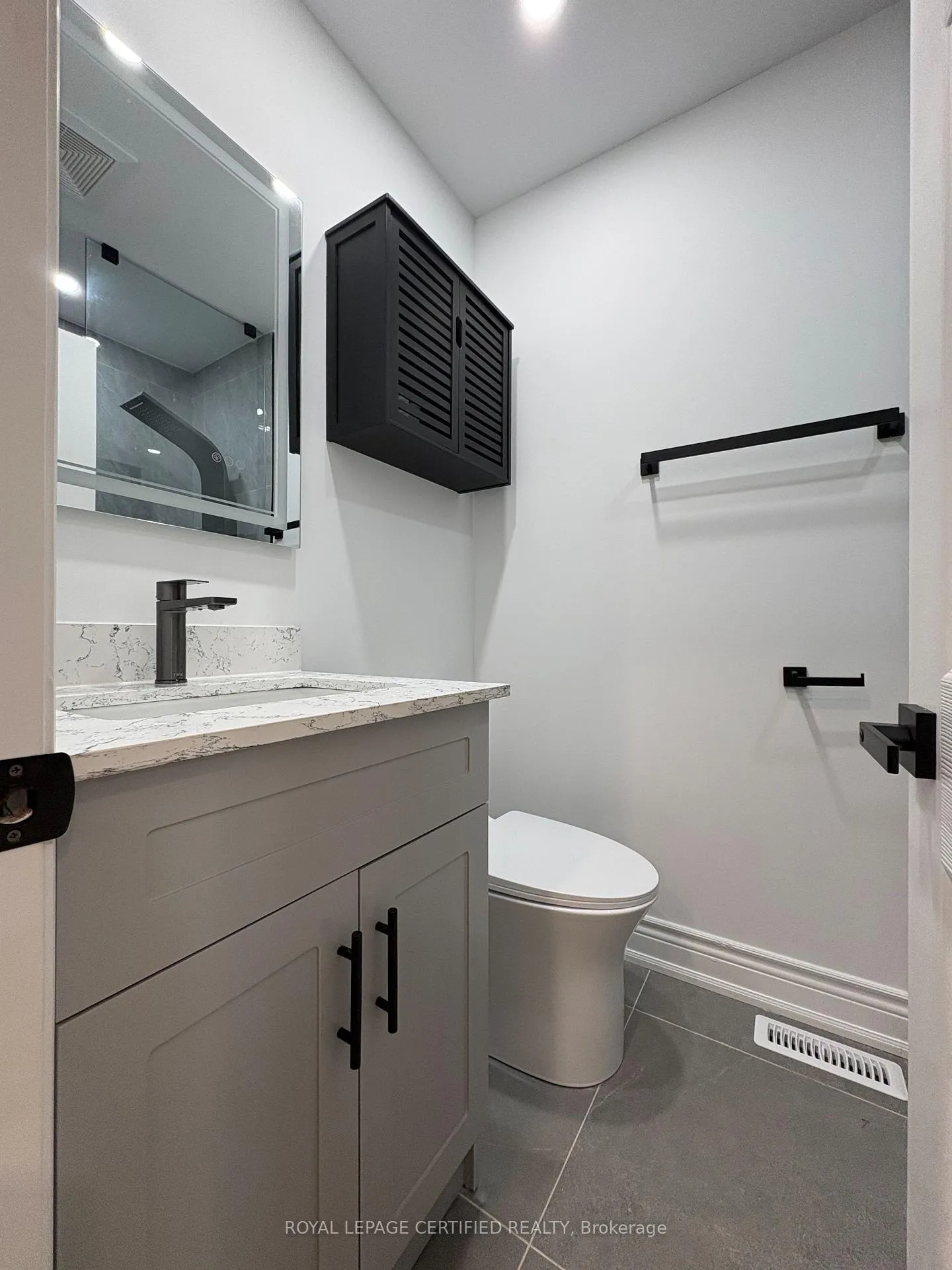 Photo 19 of 414 Third Line, Oakville, West — HOMEH