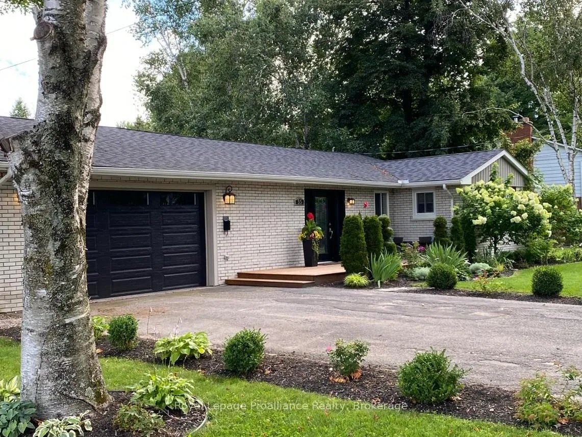Photo 2 of 35 Hamilton Avenue, Cobourg — HOMEH