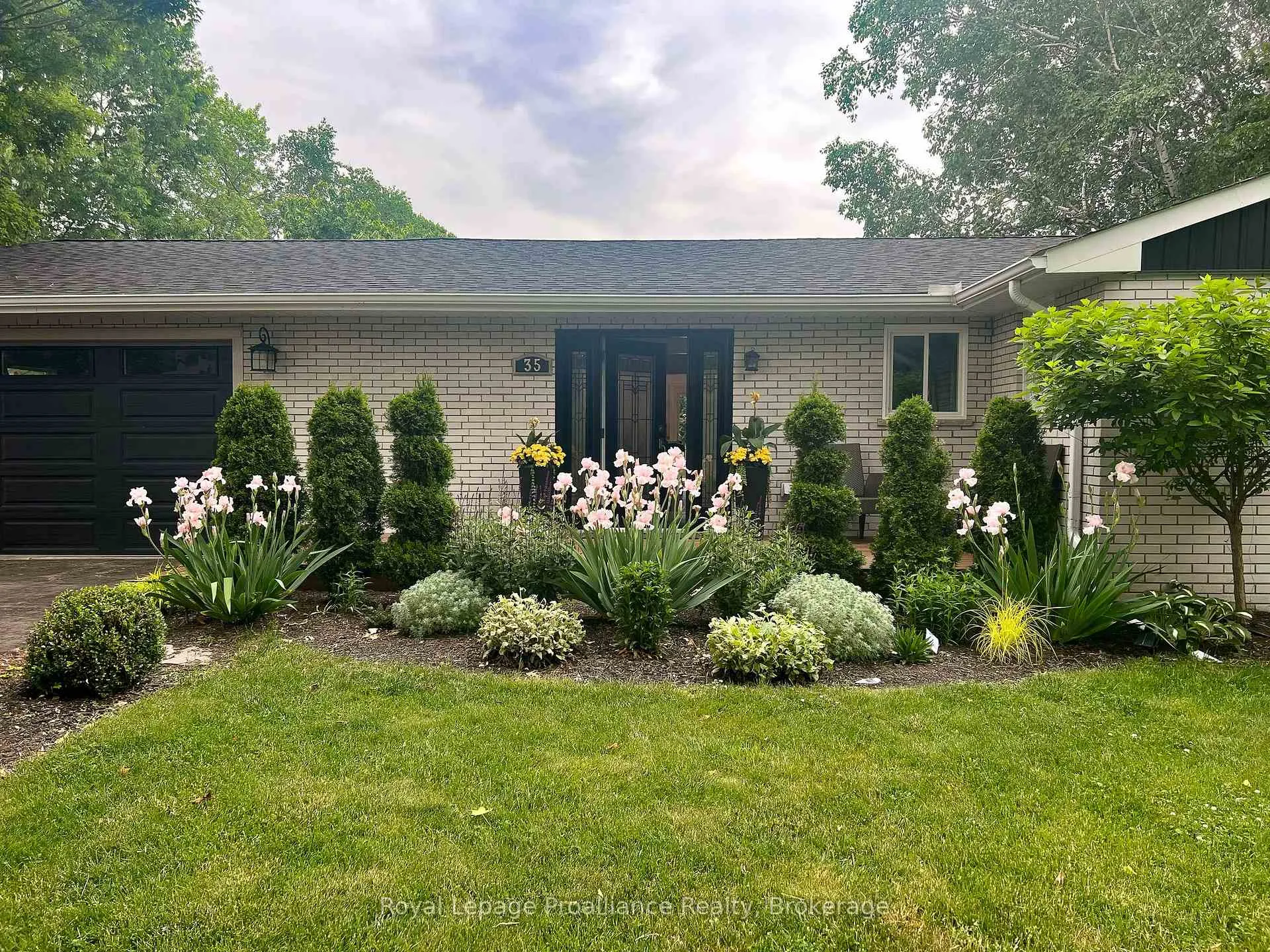 Photo 4 of 35 Hamilton Avenue, Cobourg — HOMEH