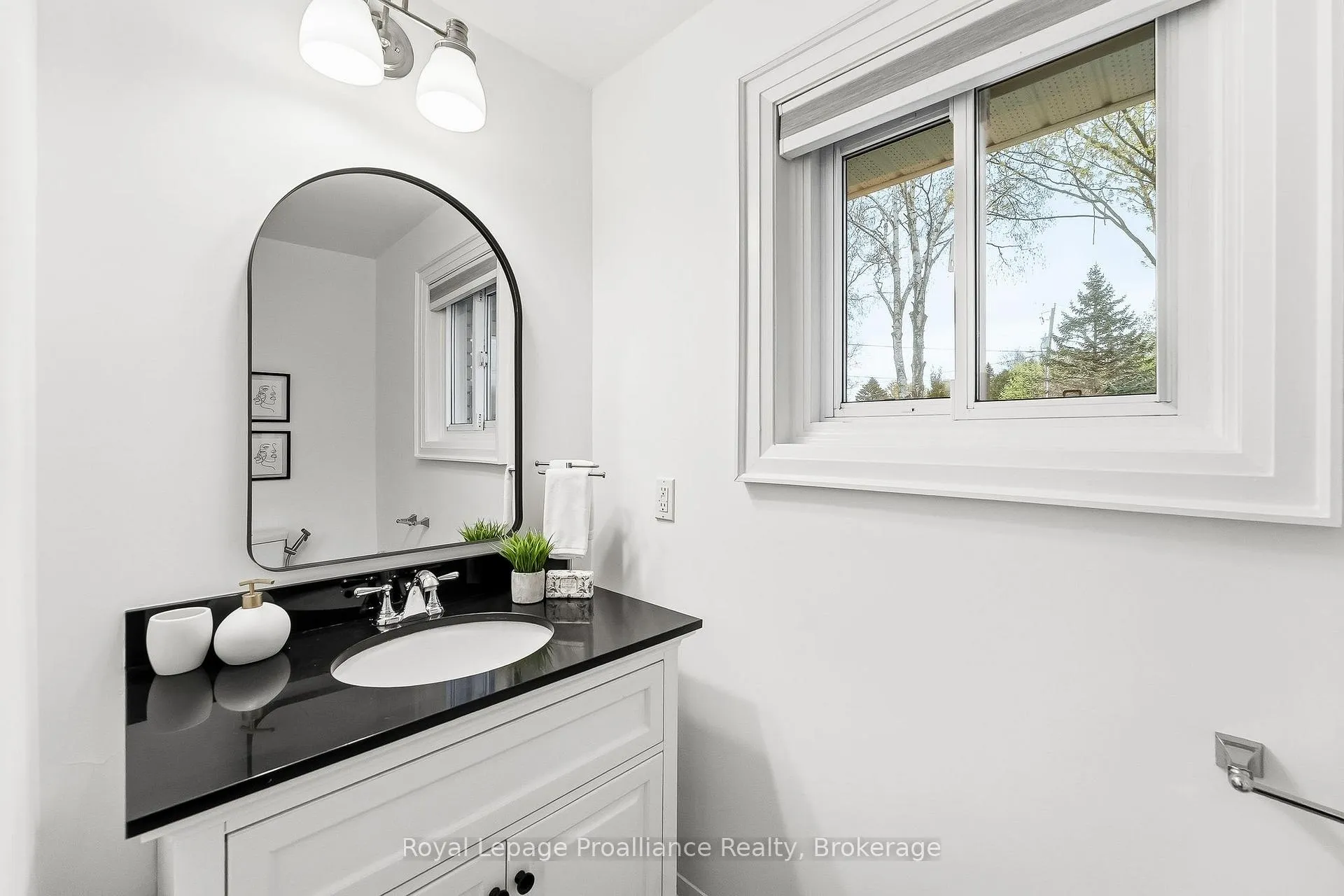 Photo 27 of 35 Hamilton Avenue, Cobourg — HOMEH