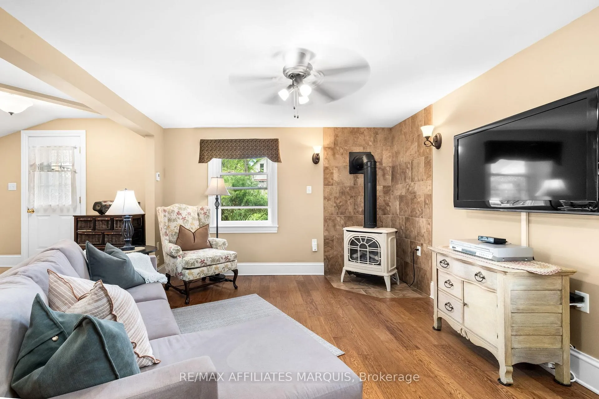 Photo 9 of 4 Park Avenue, Smiths Falls — HOMEH