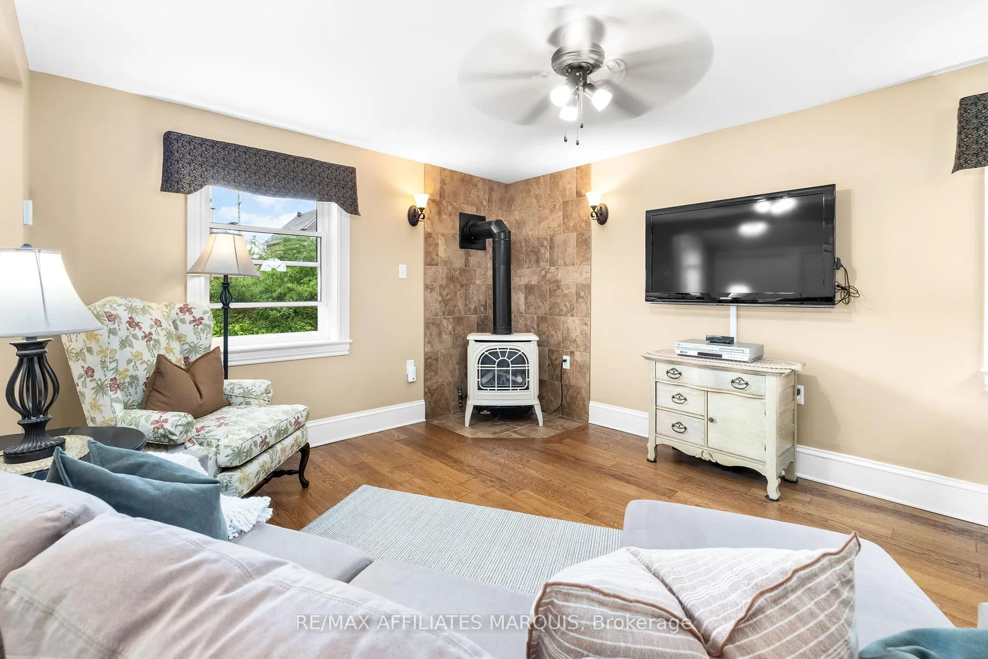 Photo 11 of 4 Park Avenue, Smiths Falls — HOMEH