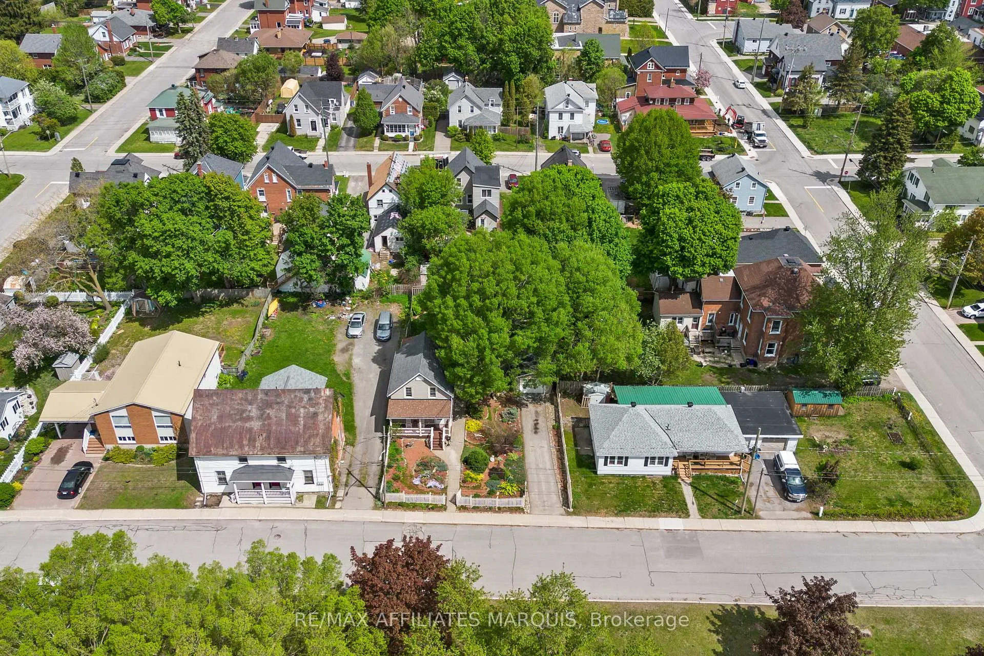 Photo 32 of 4 Park Avenue, Smiths Falls — HOMEH