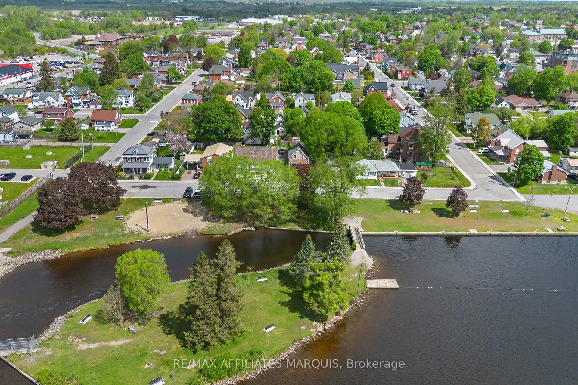 Photo 35 of 4 Park Avenue, Smiths Falls — HOMEH