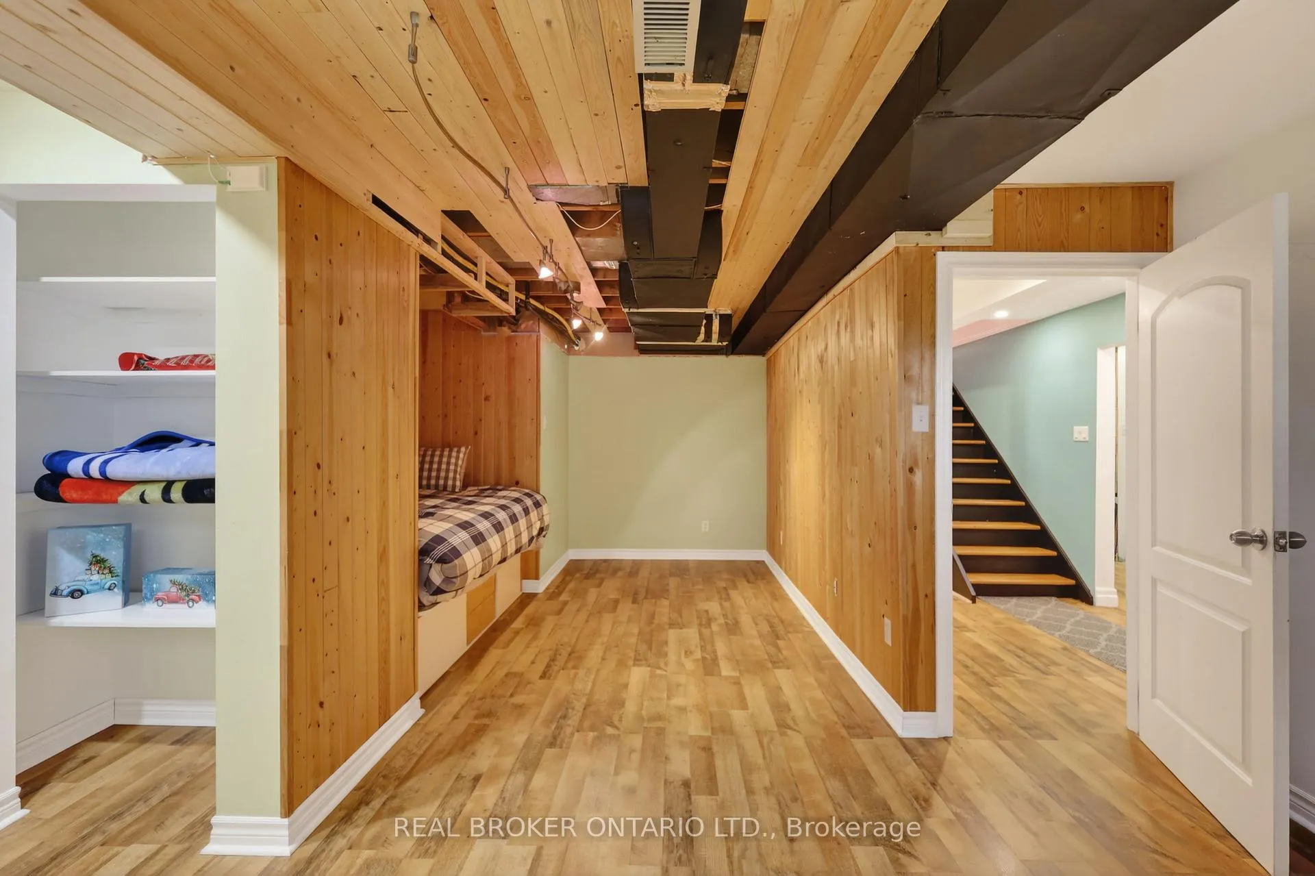 Photo 24 of 1572 Dorion Avenue, Ottawa, Riverview Park — HOMEH