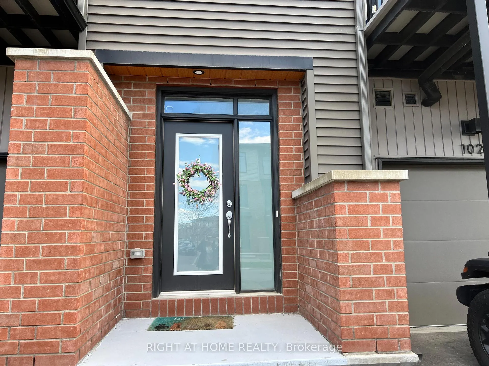 Photo 2 of 102 Visor Pvt, Ottawa, Kanata - Emerald Meadows/Trailwest — HOMEH