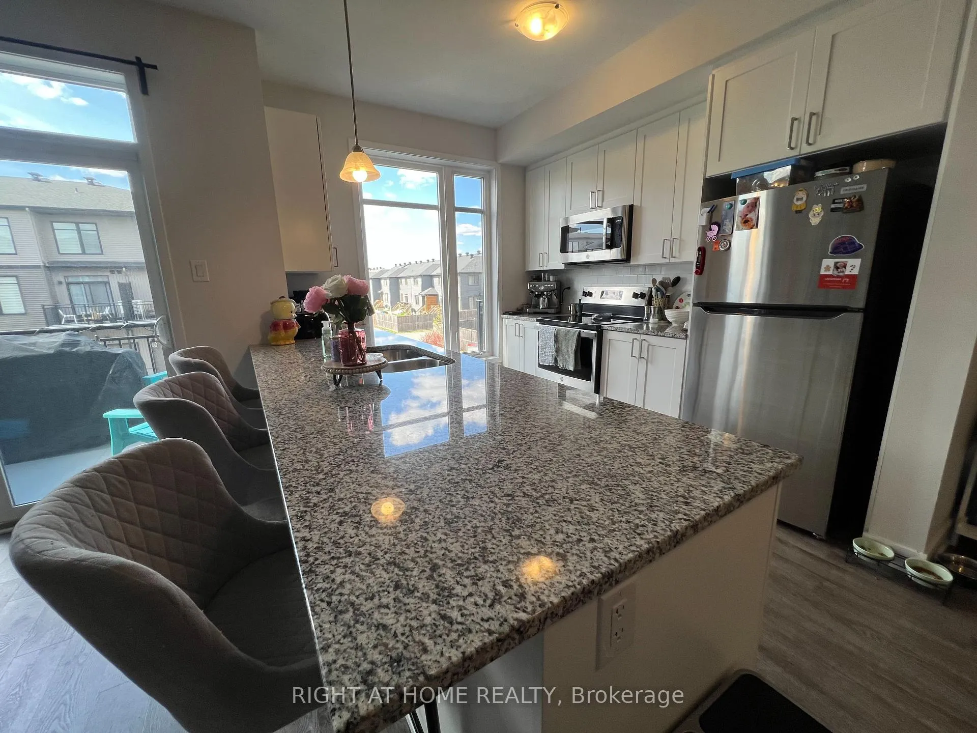 Photo 5 of 102 Visor Pvt, Ottawa, Kanata - Emerald Meadows/Trailwest — HOMEH
