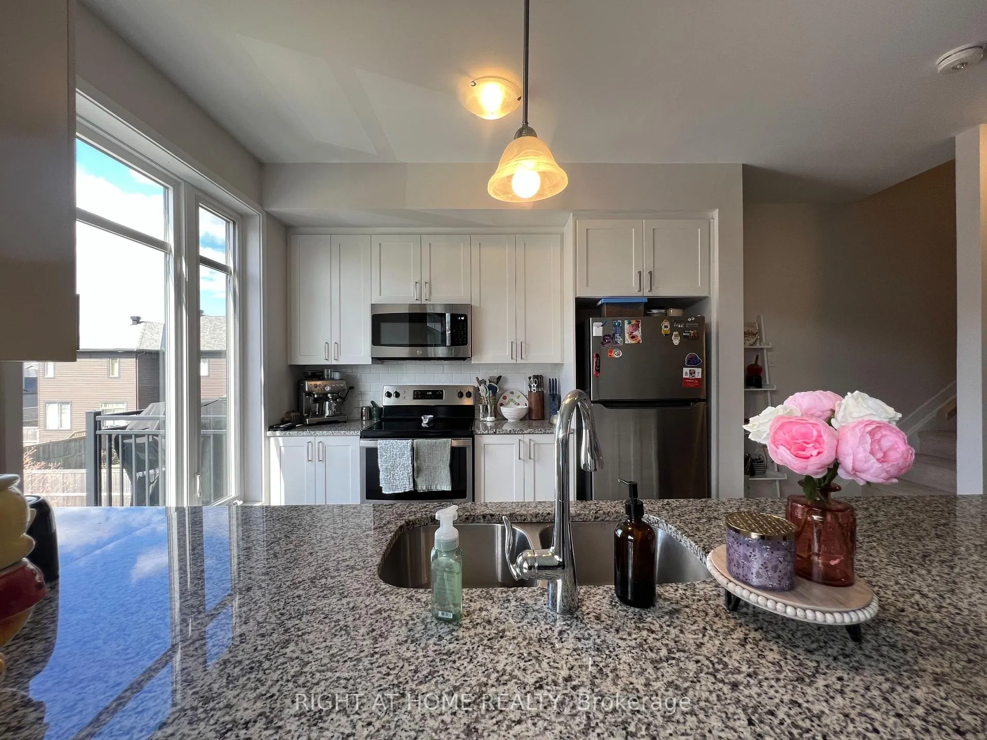 Photo 6 of 102 Visor Pvt, Ottawa, Kanata - Emerald Meadows/Trailwest — HOMEH