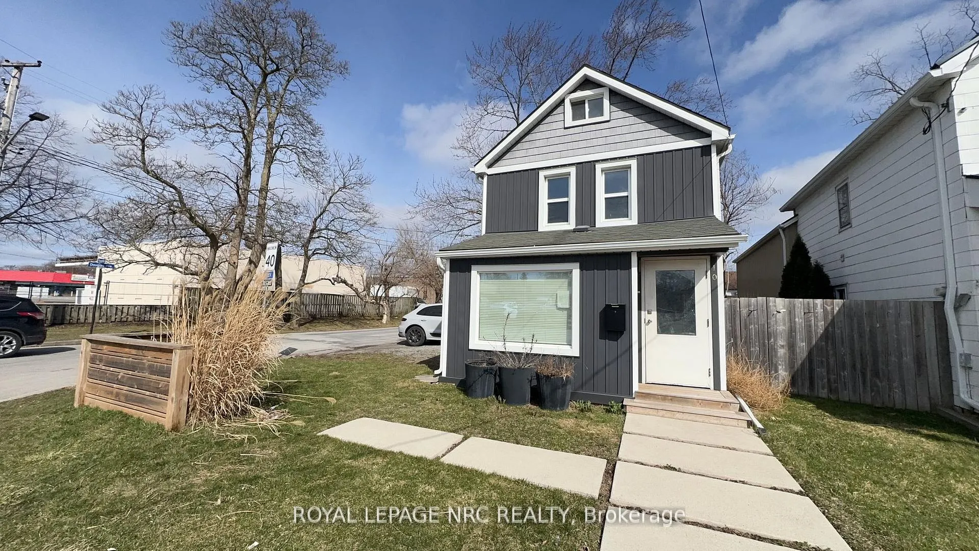 Photo 2 of 10 Thorold Road, Welland, N. Welland — HOMEH