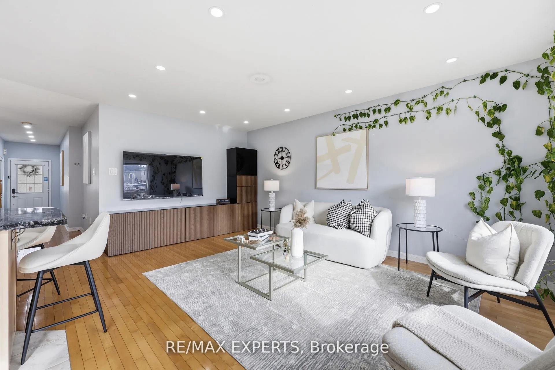 Photo 3 of 926 Thompson Road S, Milton, Coates — HOMEH