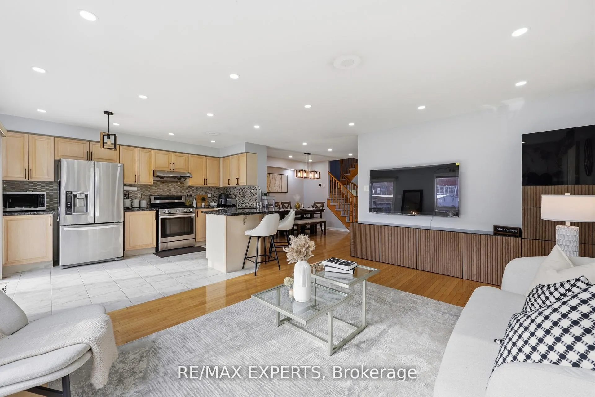 Photo 5 of 926 Thompson Road S, Milton, Coates — HOMEH