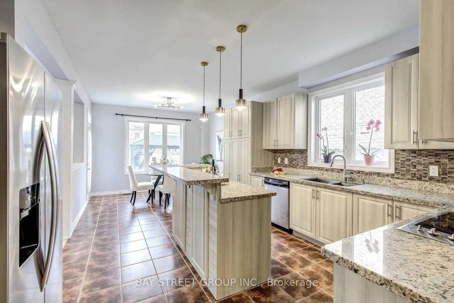 Photo 9 of Unit Upper, 134 Ascalon Drive, Vaughan, Maple — HOMEH