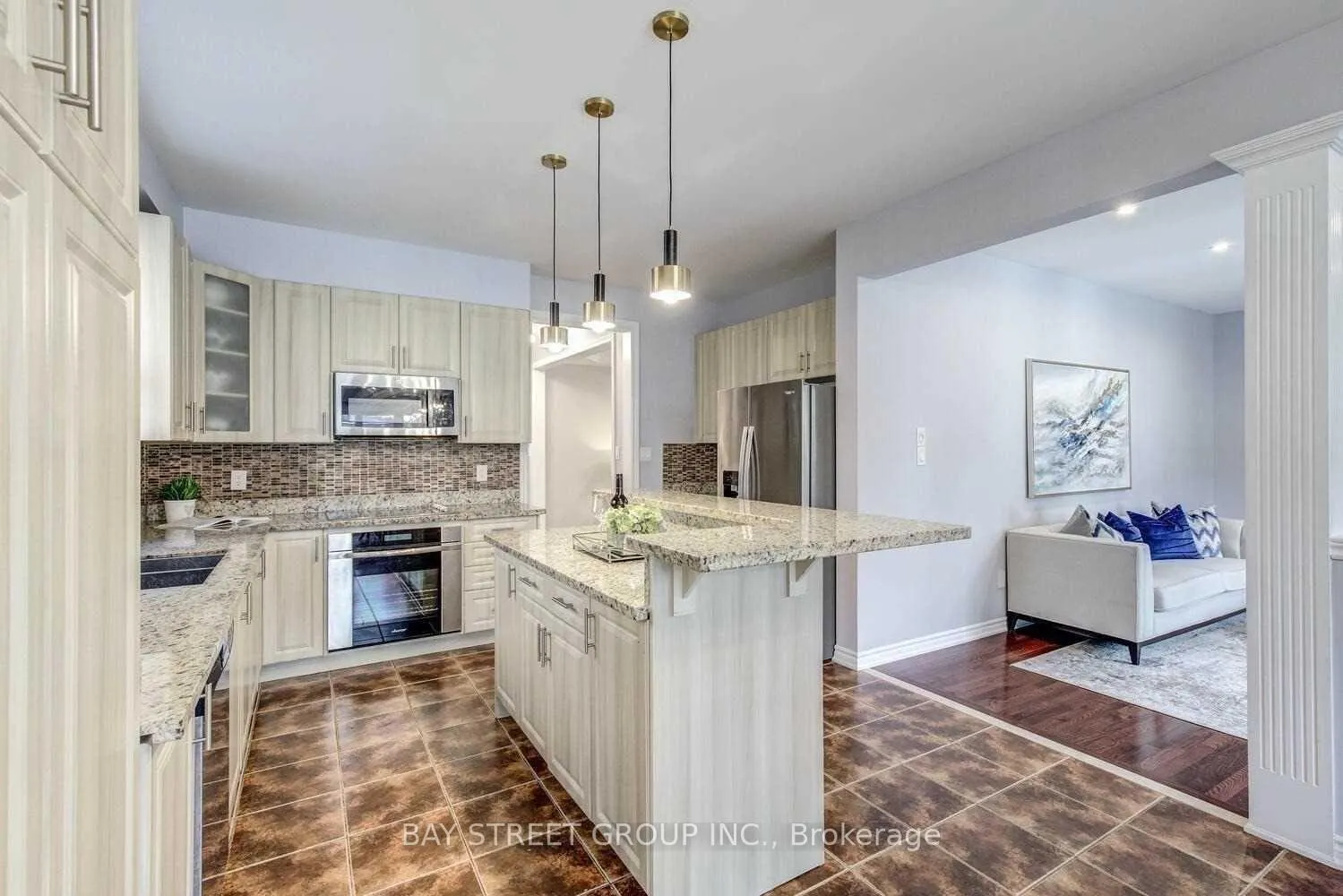 Photo 11 of Unit Upper, 134 Ascalon Drive, Vaughan, Maple — HOMEH