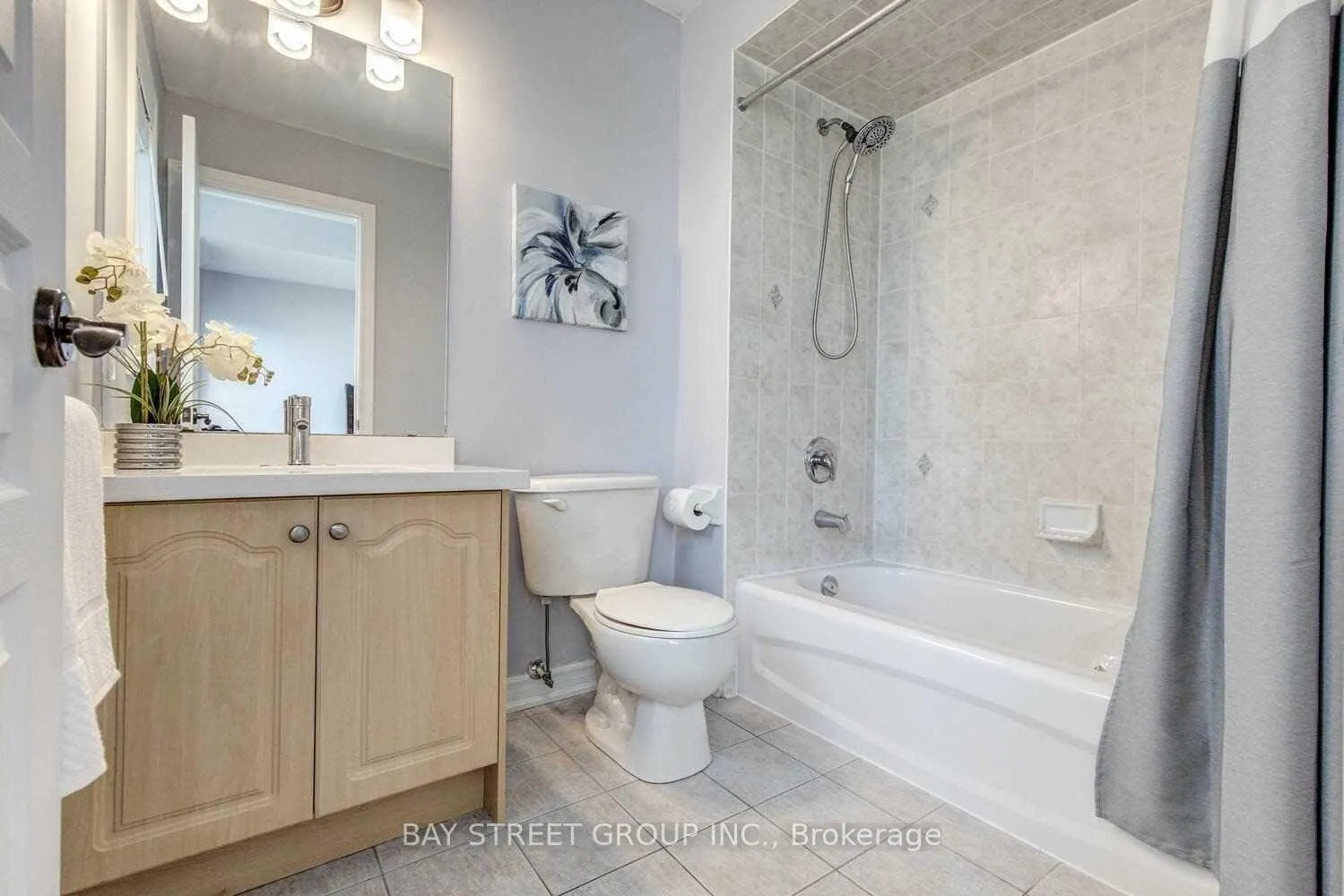 Photo 23 of Unit Upper, 134 Ascalon Drive, Vaughan, Maple — HOMEH