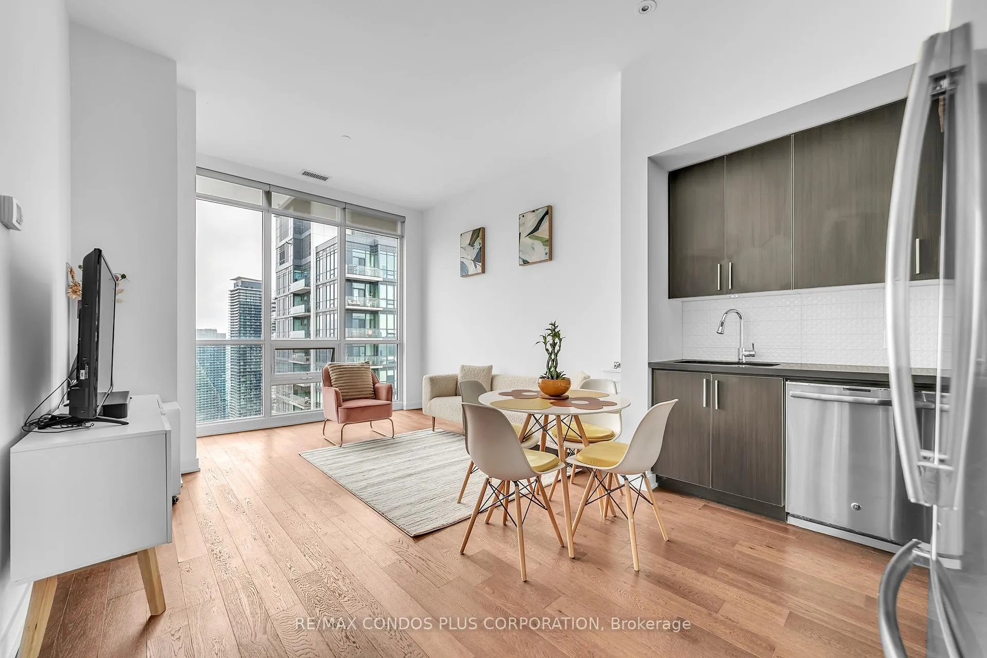 Front of Unit PH08, 2212 Lake Shore Boulevard W