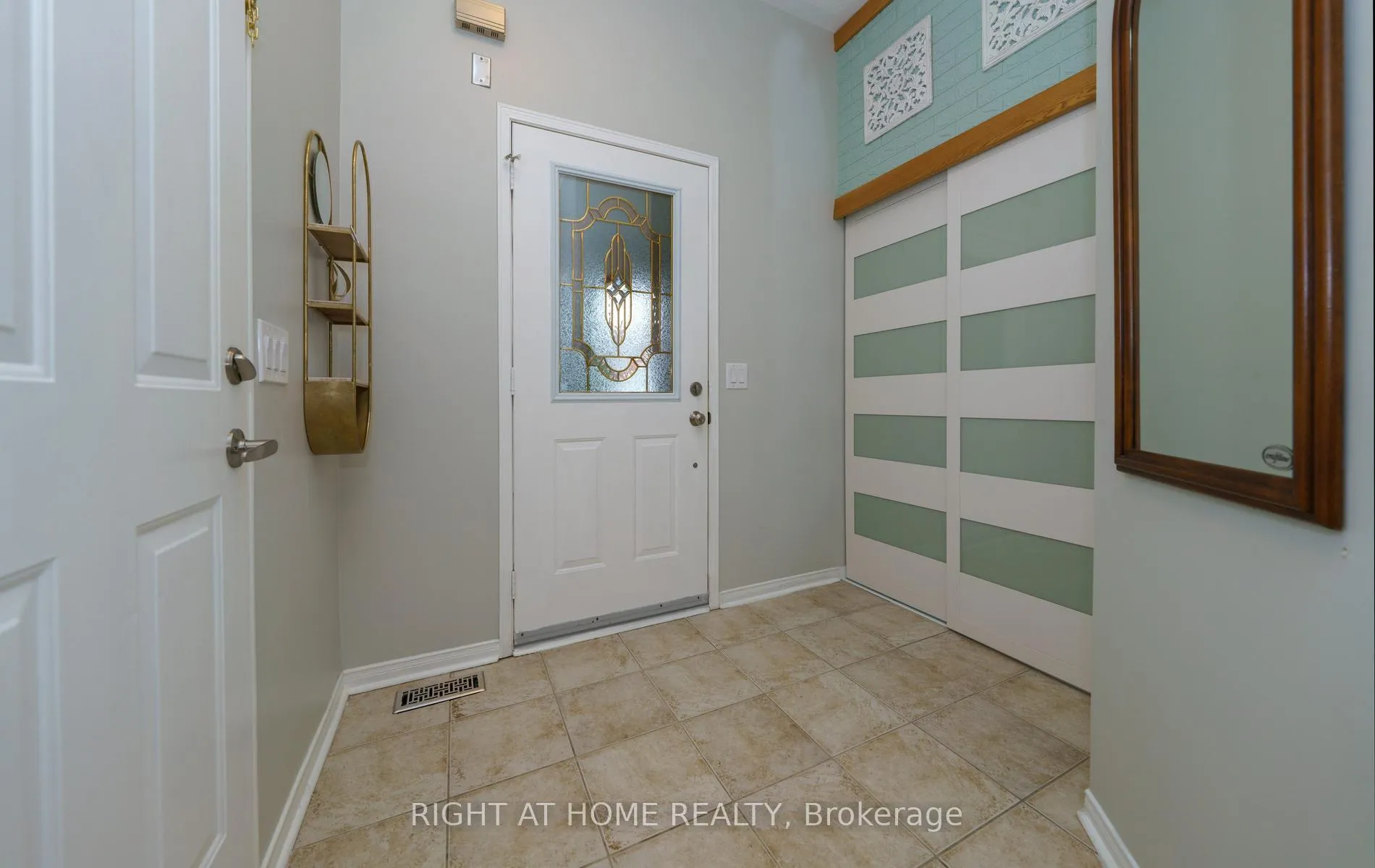 Photo 3 of 21 Marshview Avenue, Aurora, Bayview Northeast — HOMEH