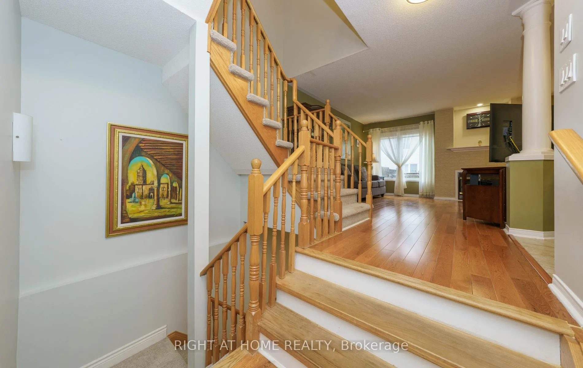 Photo 4 of 21 Marshview Avenue, Aurora, Bayview Northeast — HOMEH