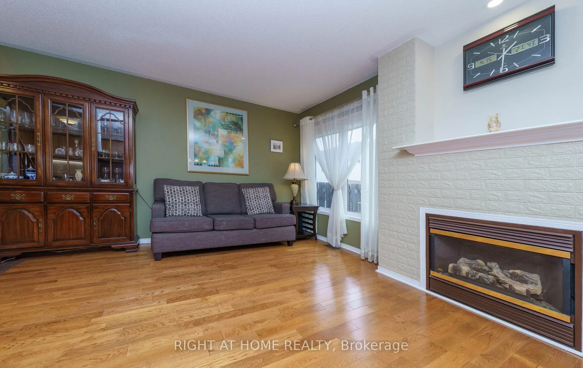 Photo 5 of 21 Marshview Avenue, Aurora, Bayview Northeast — HOMEH