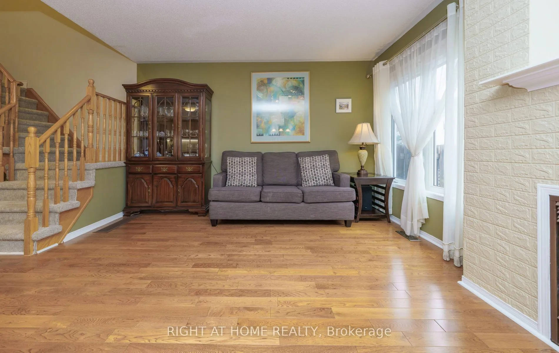 Photo 6 of 21 Marshview Avenue, Aurora, Bayview Northeast — HOMEH