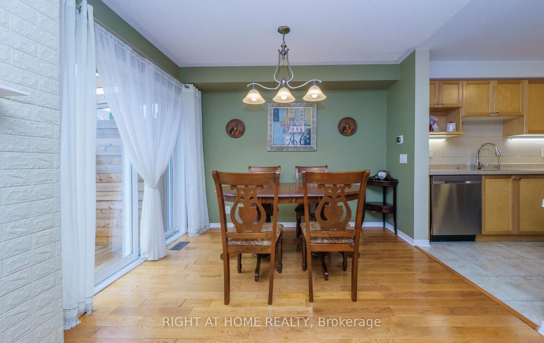Photo 8 of 21 Marshview Avenue, Aurora, Bayview Northeast — HOMEH
