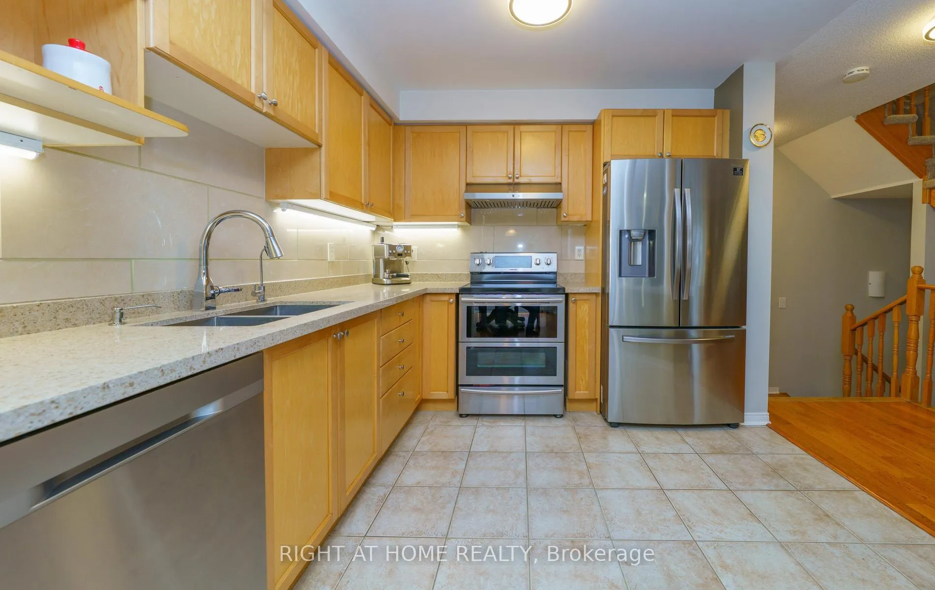 Photo 9 of 21 Marshview Avenue, Aurora, Bayview Northeast — HOMEH
